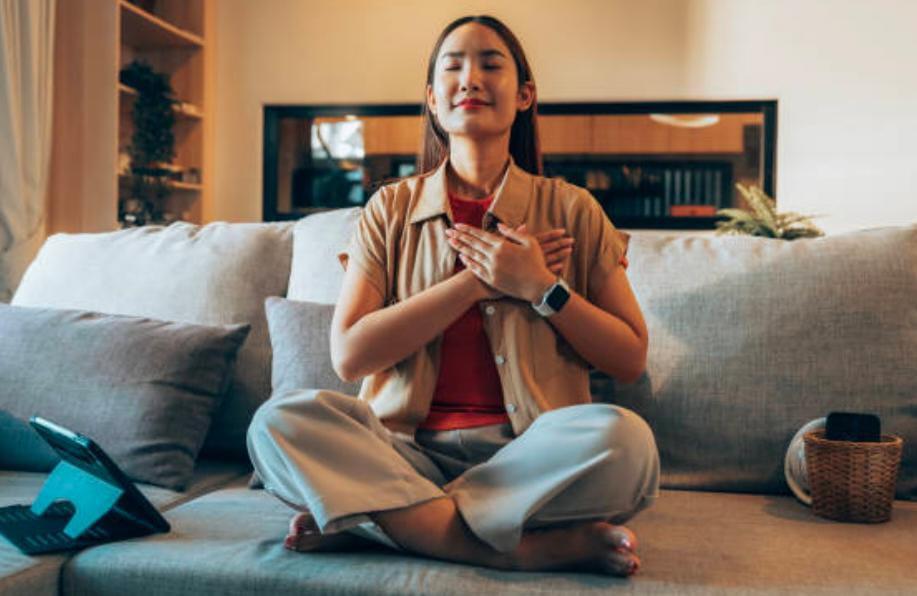 FOMO vs FOBO: Ancaman Kesehatan Mental Generasi Online, Plus Tips Menghindarinya