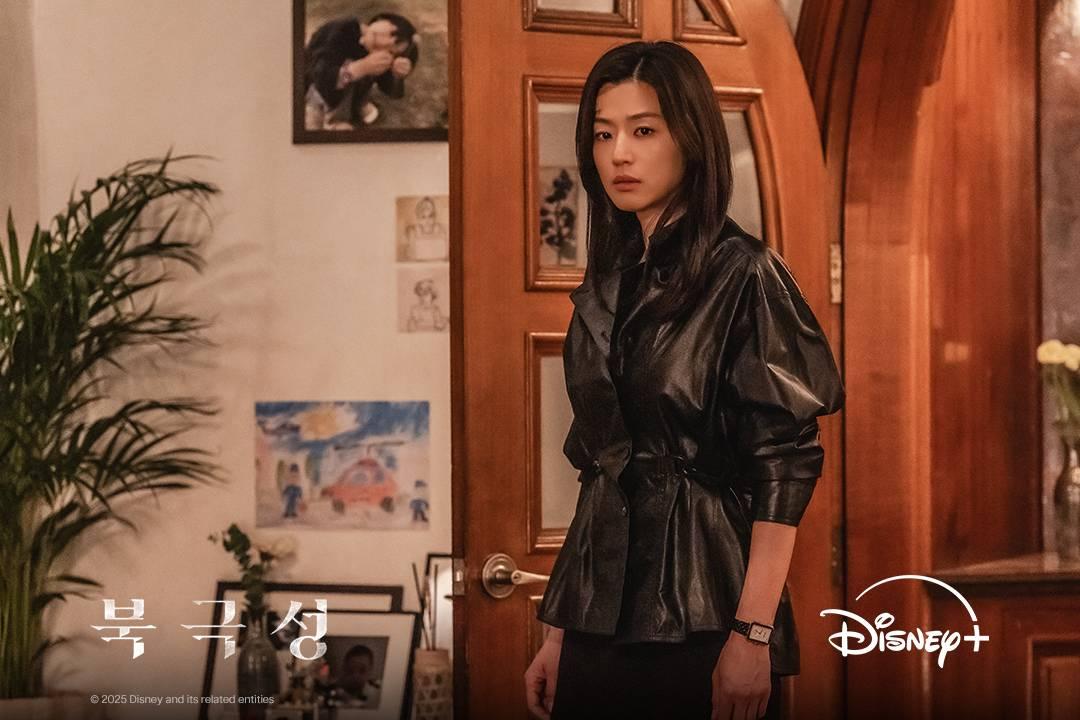 Jun Ji Hyun: Aktris OG yang Kembali Mencuri Perhatian