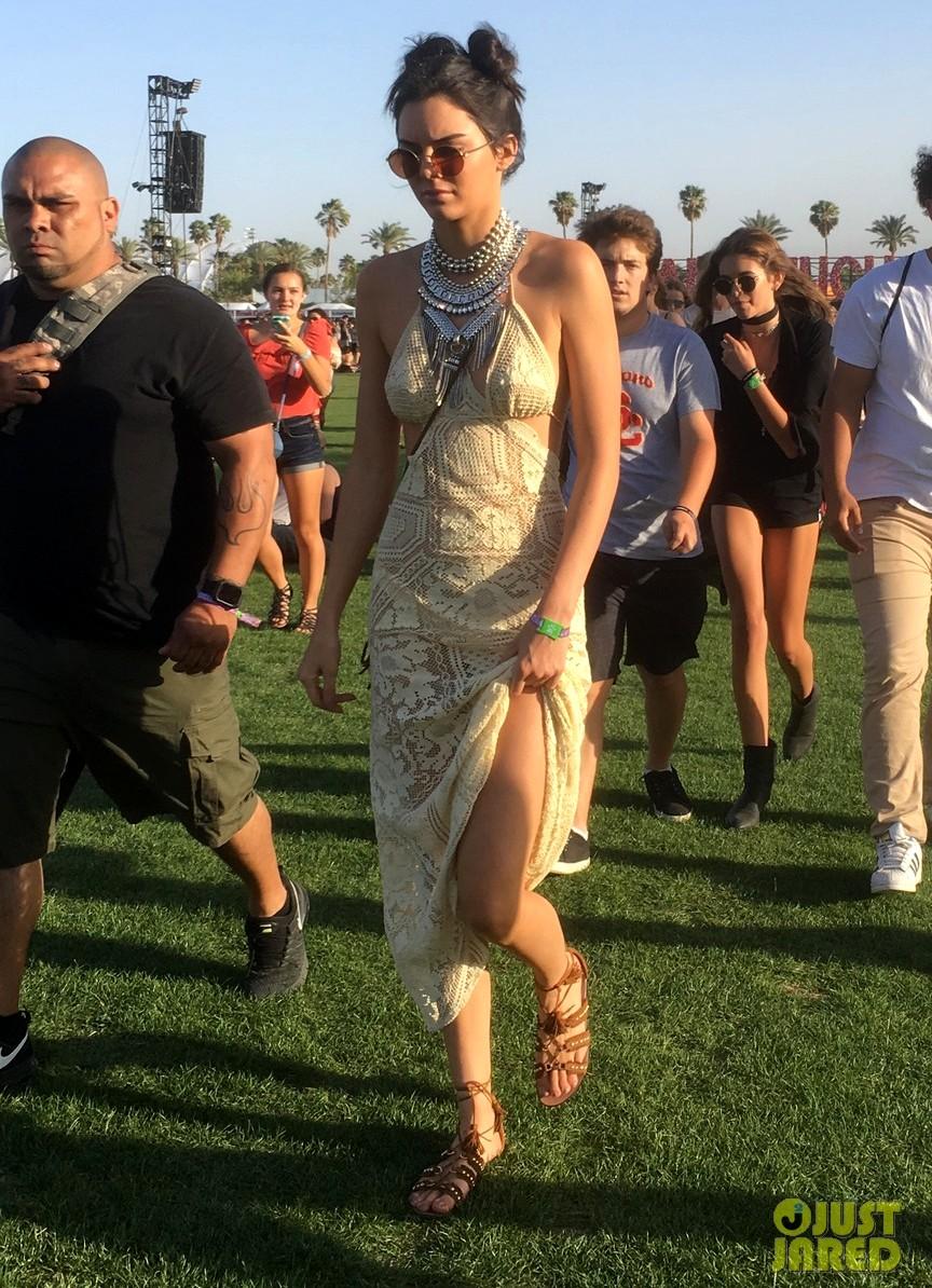 Outfit Coachella ala Kylie dan Kendall Jenner