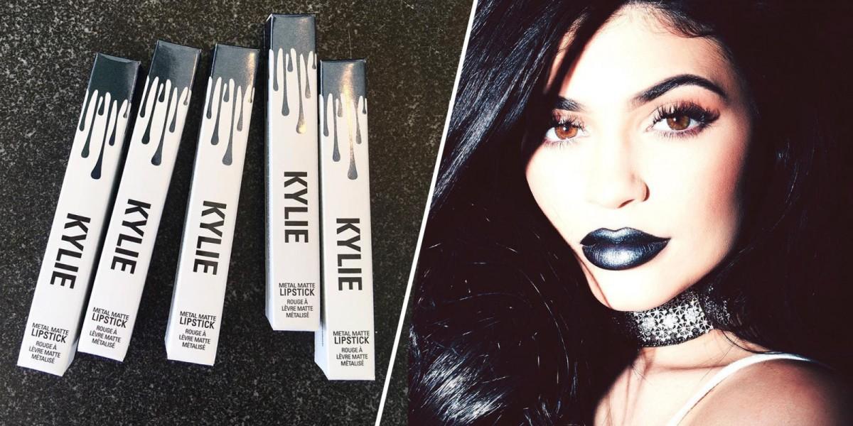 Tips Pakai Lipstik Warna Gelap