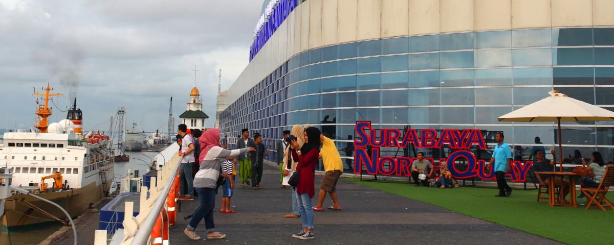Asiknya Menikmati Matahari Terbenam di Surabaya North Quay