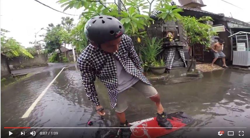 Flood Street Boarding, Olahraga Ekstrim ala Anak Muda Bali