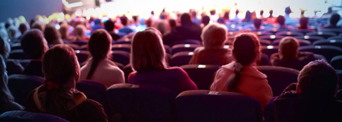 5 Cara Seru Ngerjain Mereka yang Mesum di Bioskop