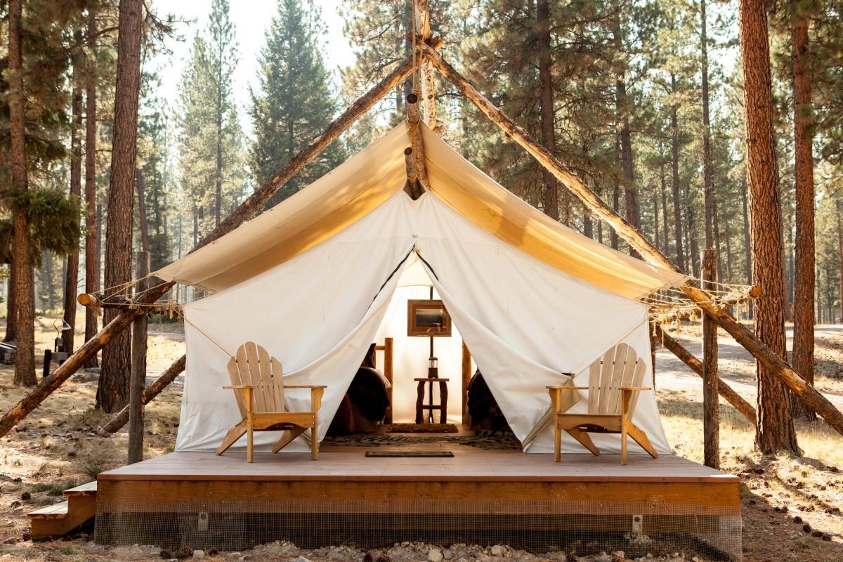 6 Lokasi Glamping dengan Bentuk Tenda Unik