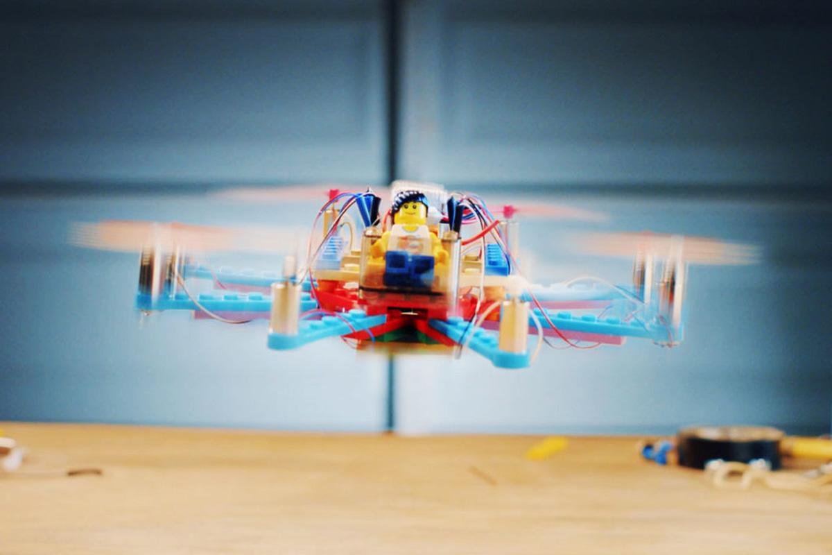 Flybrix, Drone Anti-Crash berbahan LEGO yang Ramah bagi Anak Anak