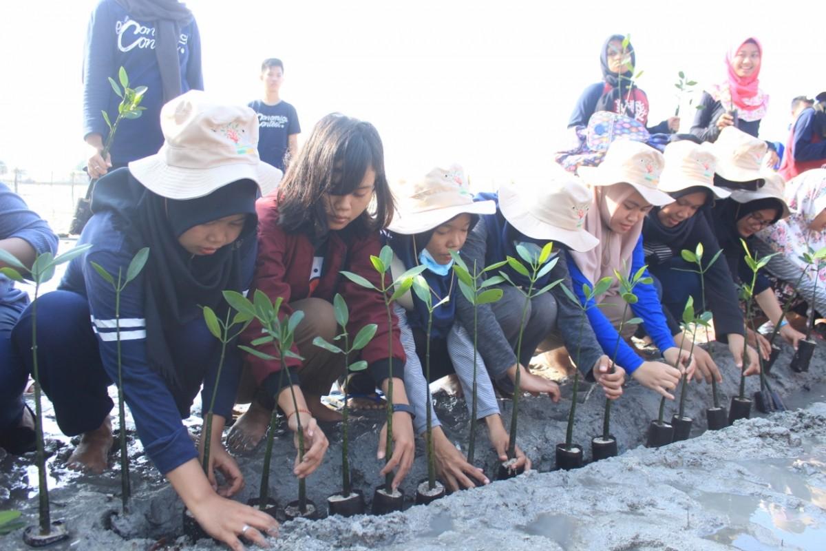 The 9th Green Base IPB Lestarikan Keindahan Pulau Tidung