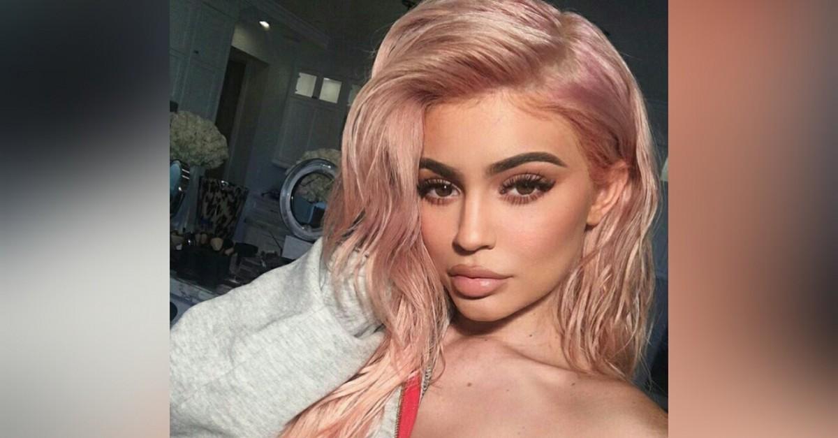 Rose Gold, Warna Rambut Favorit Kylie Jenner dan Seleb Hollywood Lainnya