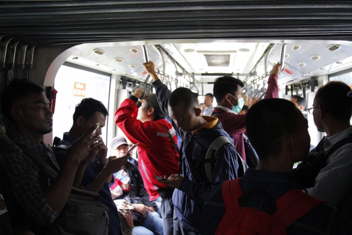 Survival Tips: Transjakarta di Jam Sibuk