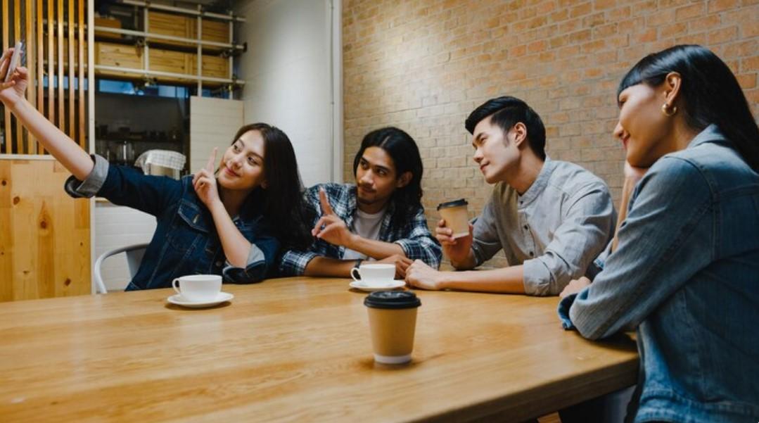 Kenapa Sekarang Ketemu Teman Harus Janjian Sebulan Sebelumnya?