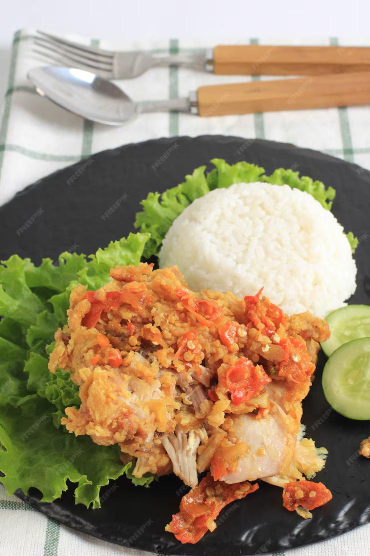 5 Rekomendasi Tempat Makan Ayam Geprek di Surabaya, yang Dijamin sangat enak