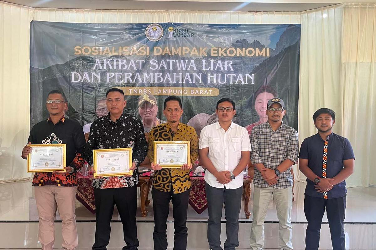 HIPMI Lampung Barat Gelar Sosialisasi Dampak Ekonomi Konflik Satwa dan Perambahan Hutan di TNBBS