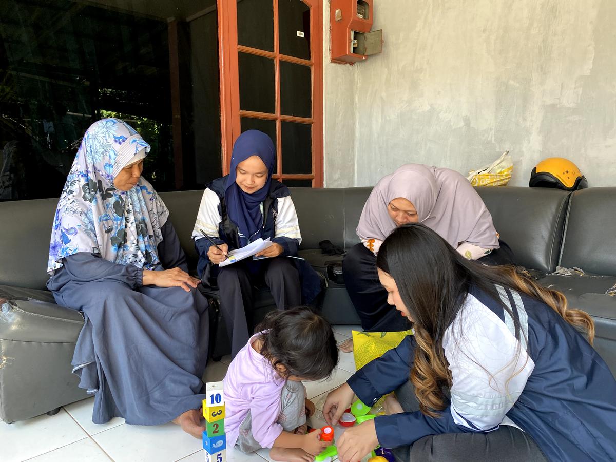 Mahasiswa Tim 110 KKN UNDIP 2025 Tingkatkan Pola Asuh dalam Pemberian Makan Balita Stunting di Srondol Wetan Melalui Program SEHATI