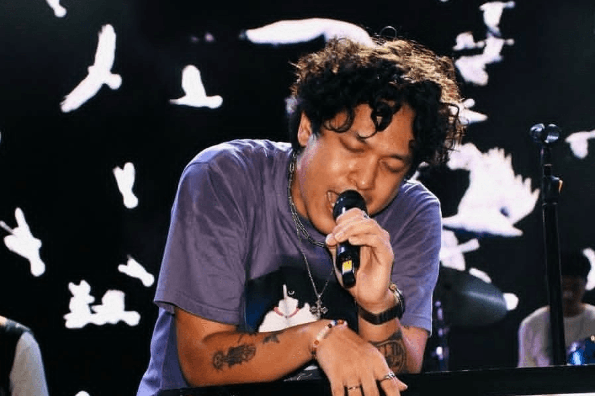 Makna Lagu Cincin dari Hindia: Cinta yang Bertahan di Tengah Keraguan