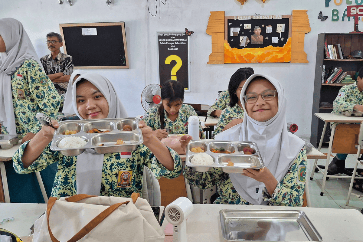 Siswa SMPN 22 Surabaya Antusias Sambut Program MBG (Makan Bergizi Gratis)
