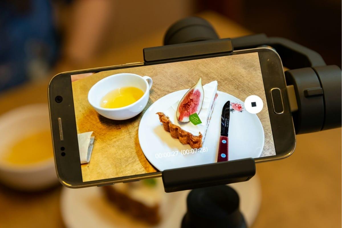 Makan Enak, Dapat Cuan! Food Vlogging Jadi Tren Kekinian Bagi Gen Z