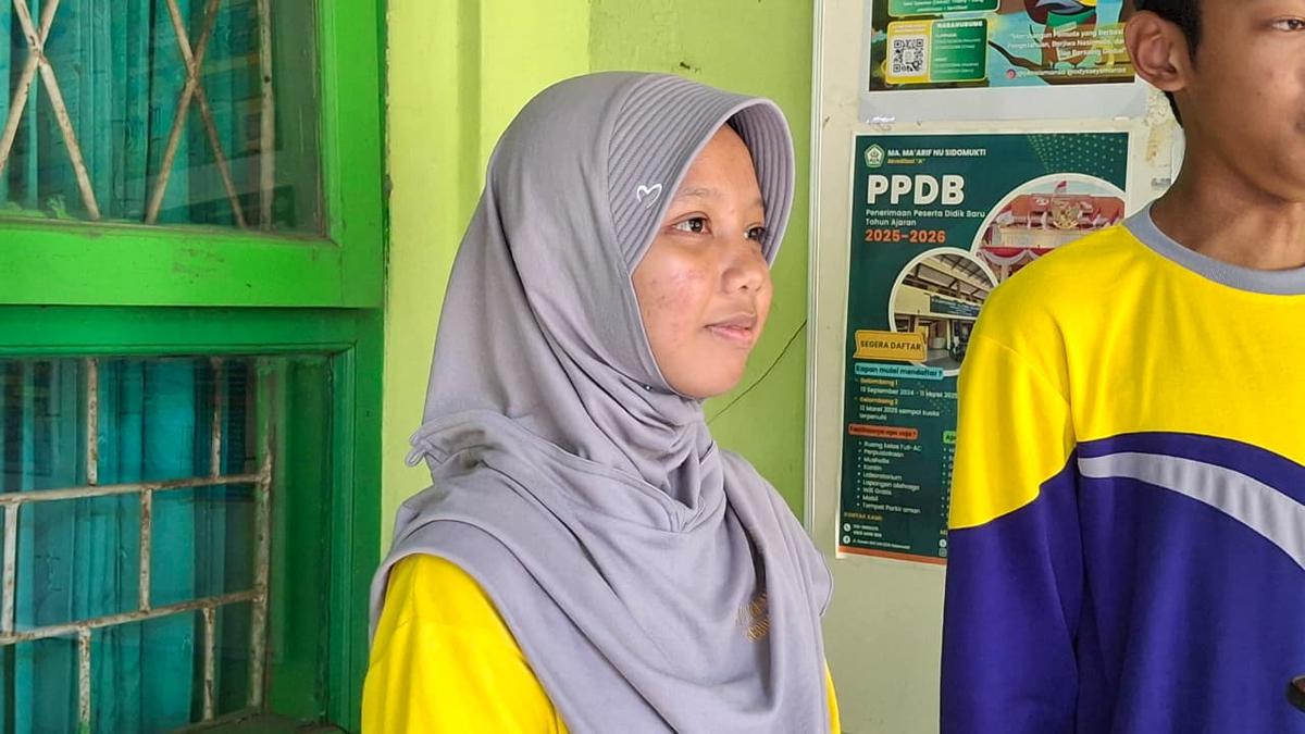 Siswa SMP Islam Manbaul Ulum Gresik Super Antusias Sambut Program Makan Bergizi Gratis