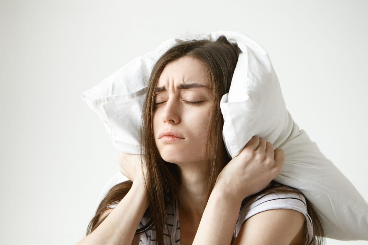 Insomnia Nggak Cuma Bikin Ngantuk, Tapi Juga Ganggu Mood Seharian!