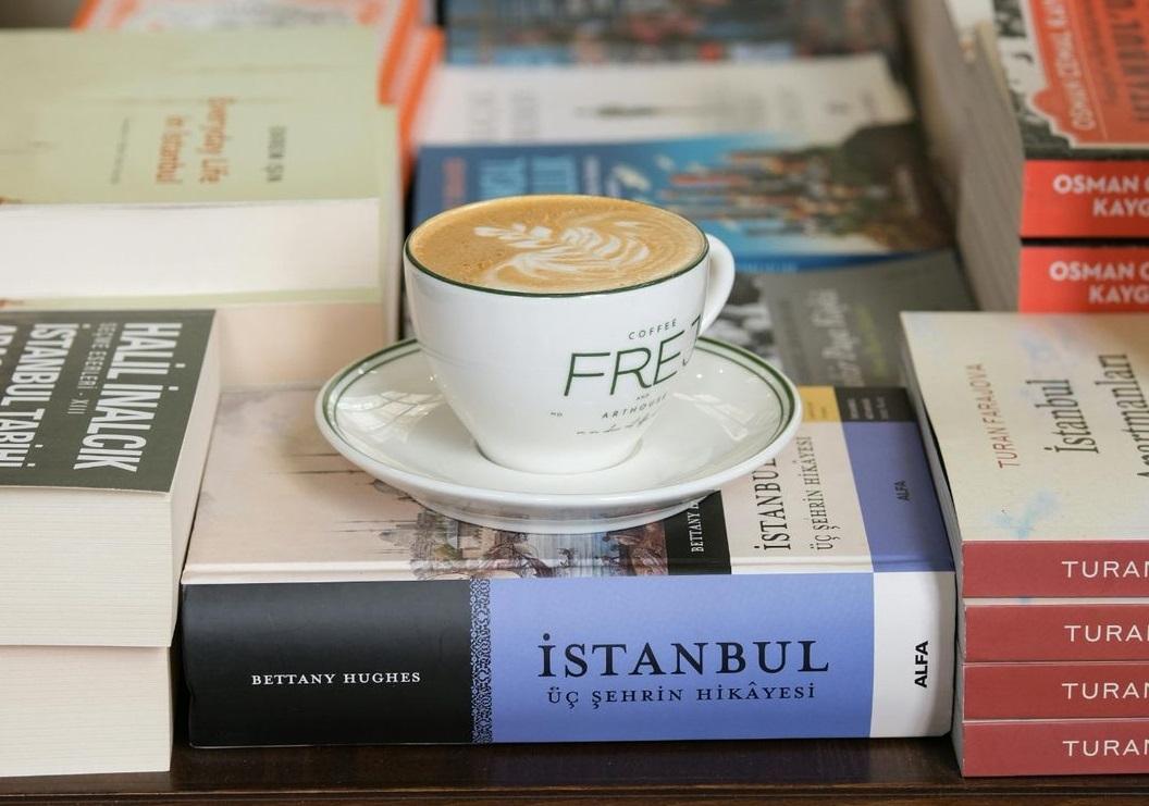 5 Perpustakaan Paling Asik di Surabaya, Nggak Hanya Baca Buku!