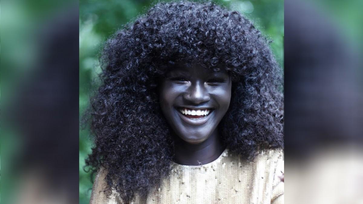 Khoudia Diop, Model Berkulit Sehitam Arang. Masa Kamu Kalah Pede?