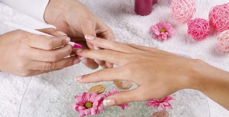 Tips Mudah Manicure Pedicure Sendiri di Rumah